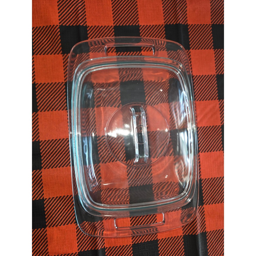 Pyrex 2 Quart Clear Glass Rectangular Baking Dish with Lid Casserole Pan 1.9L